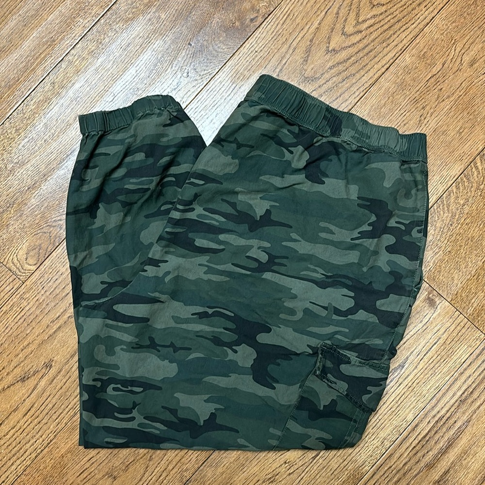 Sanctuary Women’s Camo Cargo Joggers